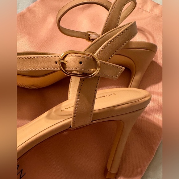 Stuart Weitzman Dancer Twistier Leather Sandal, Color Golden Beige, Size 7. - Picture 10 of 10